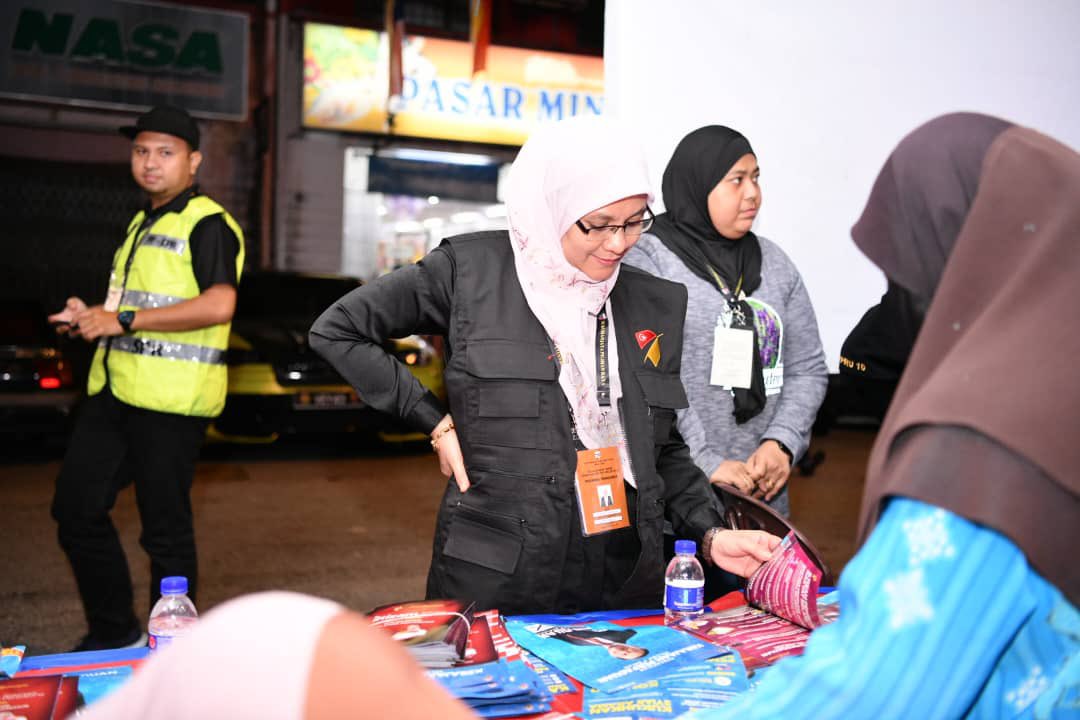 mp_ampangjaya's tweet image. Turut serta En. Khairilazhar bin Ismail, Pen. Pegawai Pengurus (ARO) N.19 Bukit Antarabangsa bersama Pasukan Penguatkuasa Kempen Pilihan Raya SPR, PDRM dan wakil Pihak Berkuasa Tempatan.

#SPR15 #N19