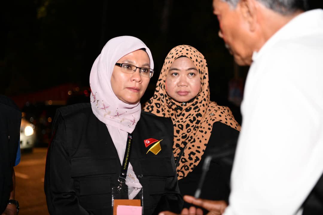 mp_ampangjaya's tweet image. 5 Ogos 2023 (8.00 malam)  ~ Dr. Ani binti Ahmad, Pegawai Pengurus (RO) N.19 Bukit Antarabangsa membuat pemantauan kempen pilihan raya di beberapa kawasan termasuk Bukit Antarabangsa dan Ukay Perdana.
.

#SPR15 #N19
