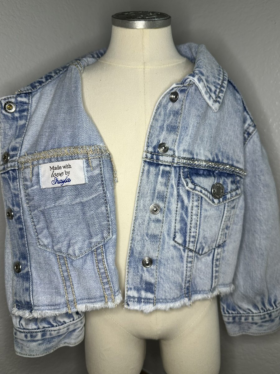 shaylahubley's tweet photo. i’ve been keeping this project a secret bc i wasn’t sure how it would turn out, but the face he made when he first saw my jacket made the hours of bedazzling worth it (,: @PostMalone https://t.co/tbniNEE6EH