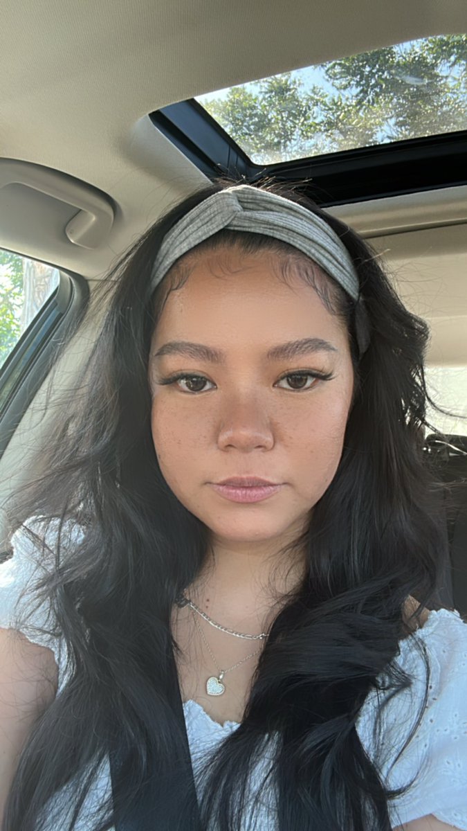 itsai18's tweet photo. Ahh a middle aged lady complimented me today in target that i look so pretty ☺️🥰 i have not gotten that in a while.. i did my make up right today 💖🌸 https://t.co/KFUaalP5US
