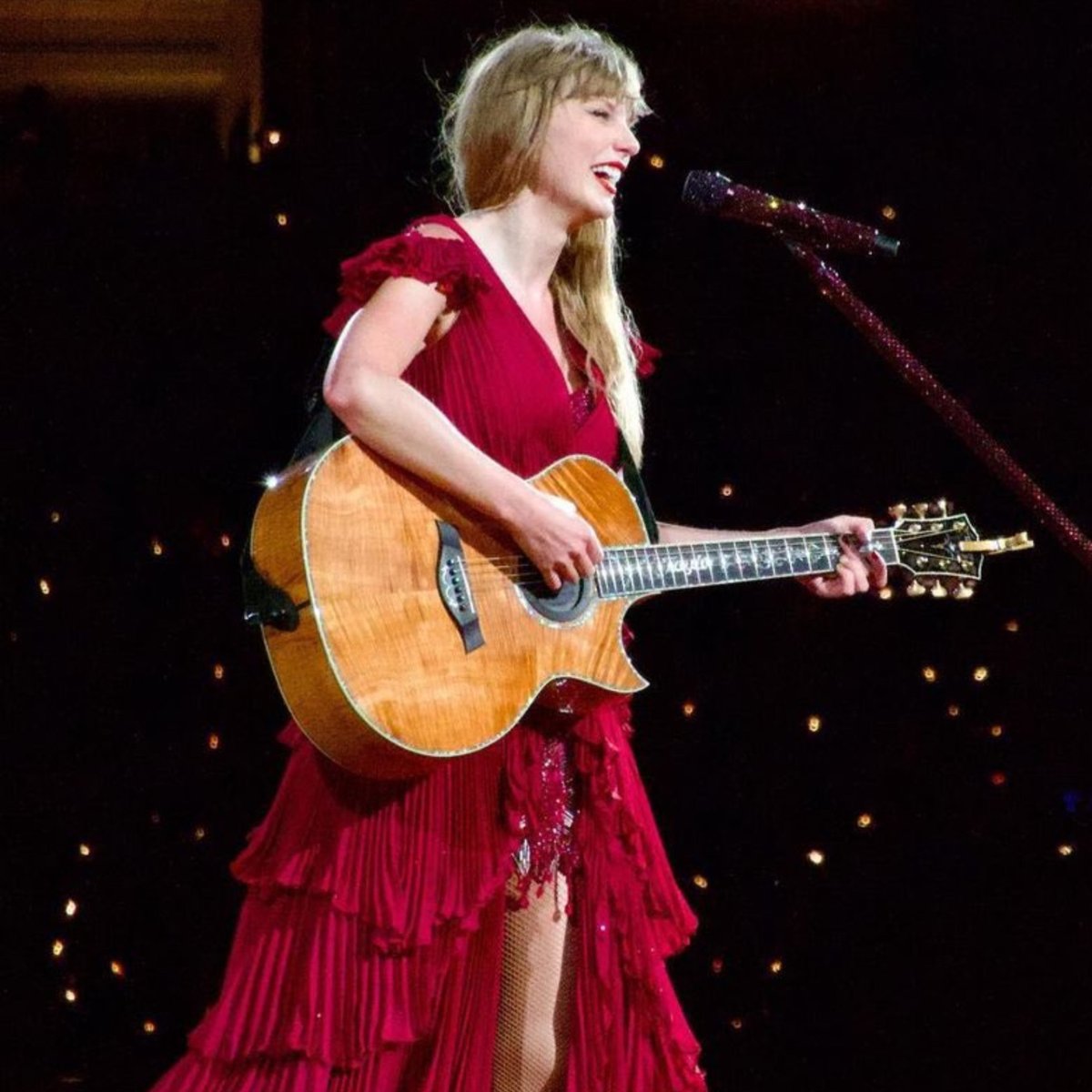 TheSwiftSociety's tweet photo. 🎶| The first surprise song is "Death By A Thousand Cuts" https://t.co/otqW7AJJGg