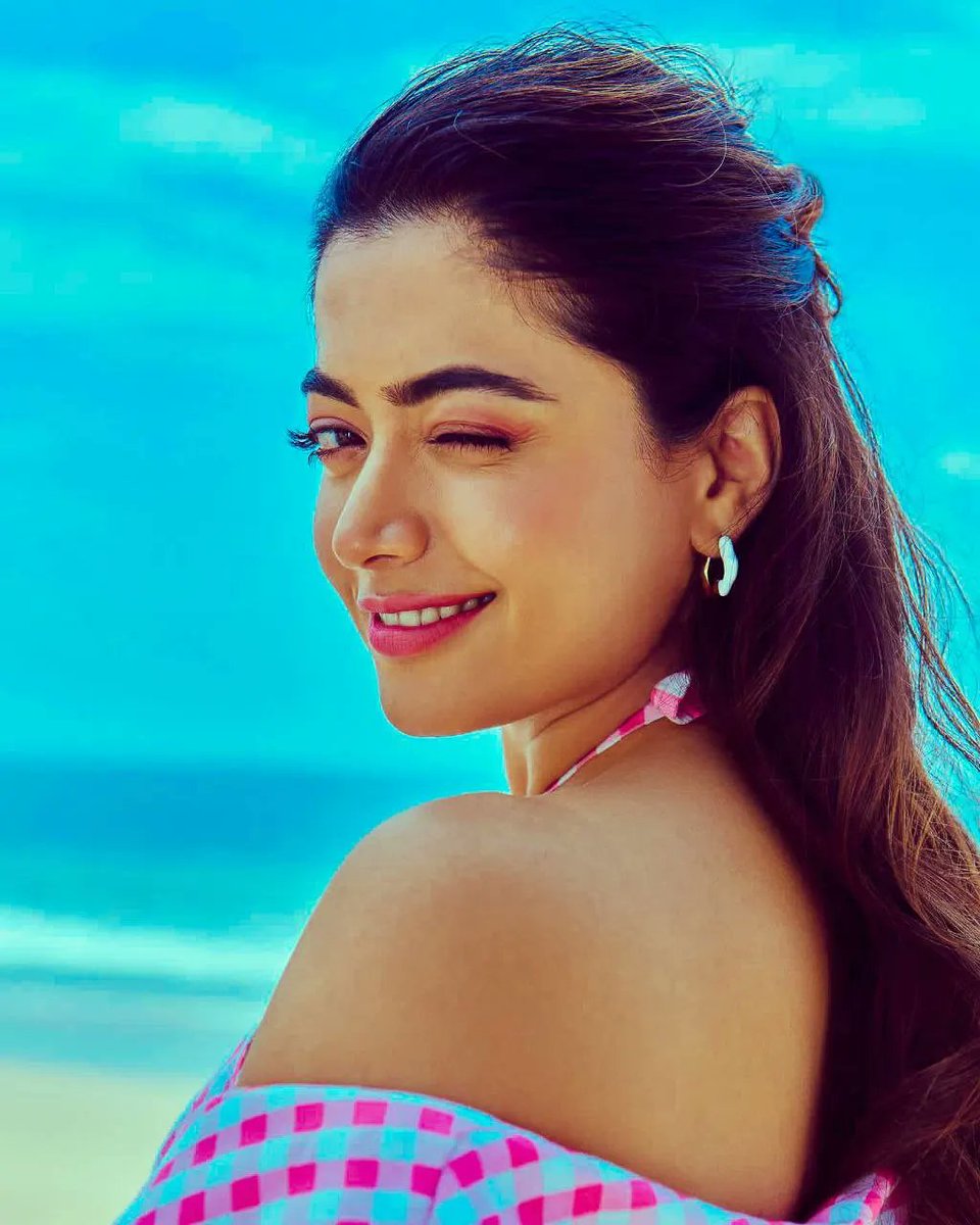 Happy Sunday Roshi 🤍
<a href="/iamRashmika/">Rashmika Mandanna</a> #RashmikaMandanna #Rashmika