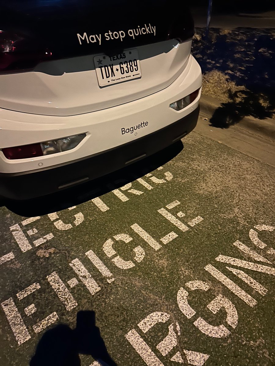 shaheenAustin's tweet photo. @Cruise taking up all the available charging stalls, your employees nowhere around, drawing power at slow af. Getting very tired of this https://t.co/zKf0TpuHSW