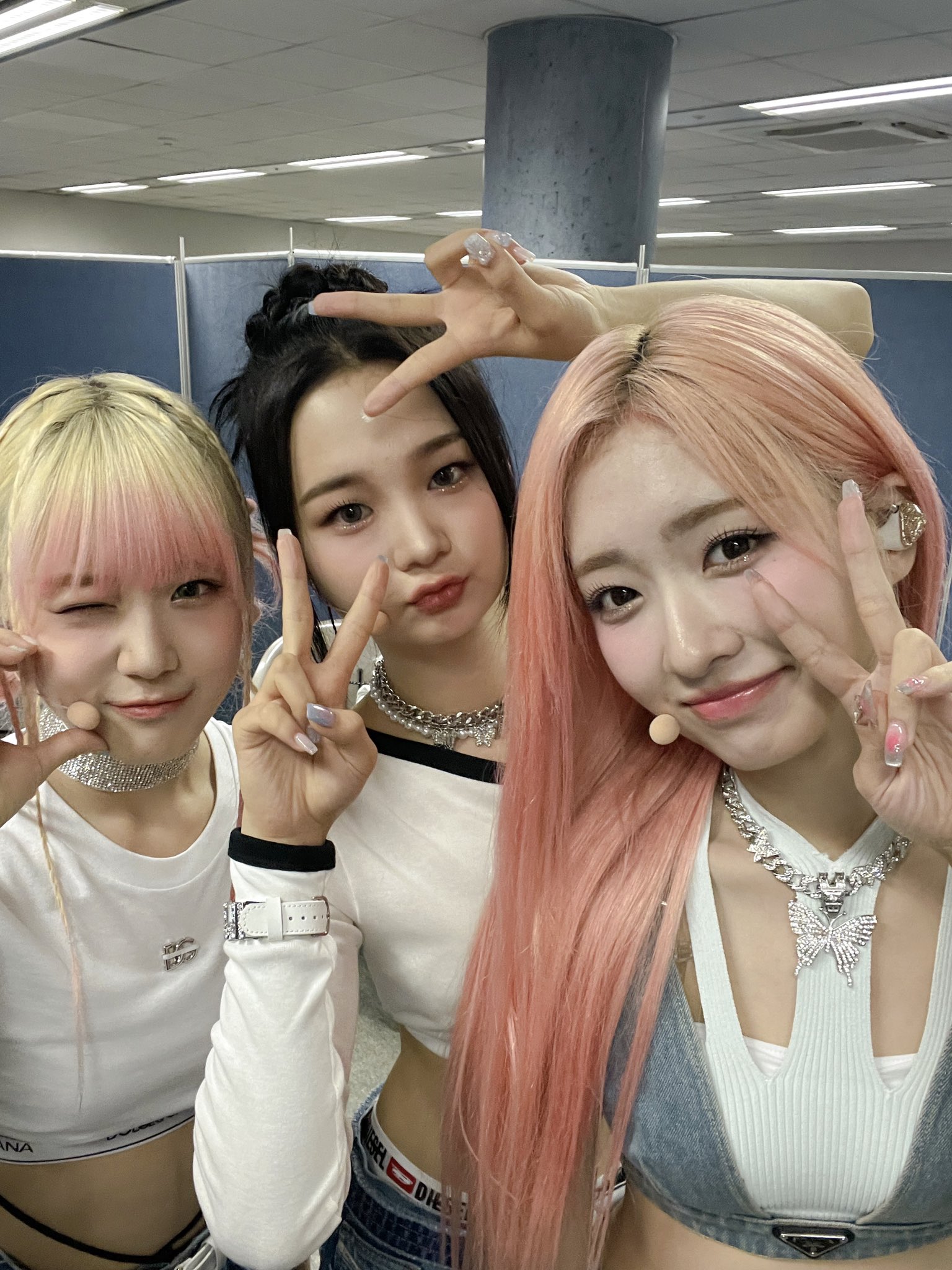 F209N9oboAAJ6fU?format=jpg&name=large