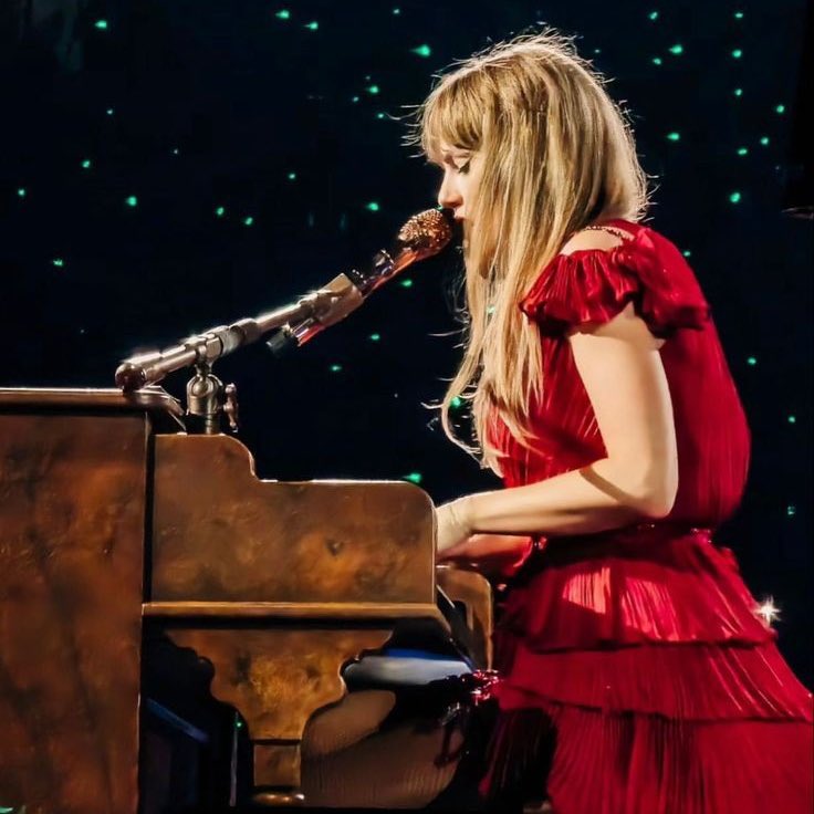 tswifterastour's tweet photo. 🚨| Both surprise songs for Night 3 of ‘The Eras Tour’ in Los Angeles, California were repeats that have been performed at other shows! #TSTheErasTour #LATSTheErasTour 

- Death By A Thousand Cuts
- You’re On Your Own, Kid https://t.co/5iVbp3ICNe