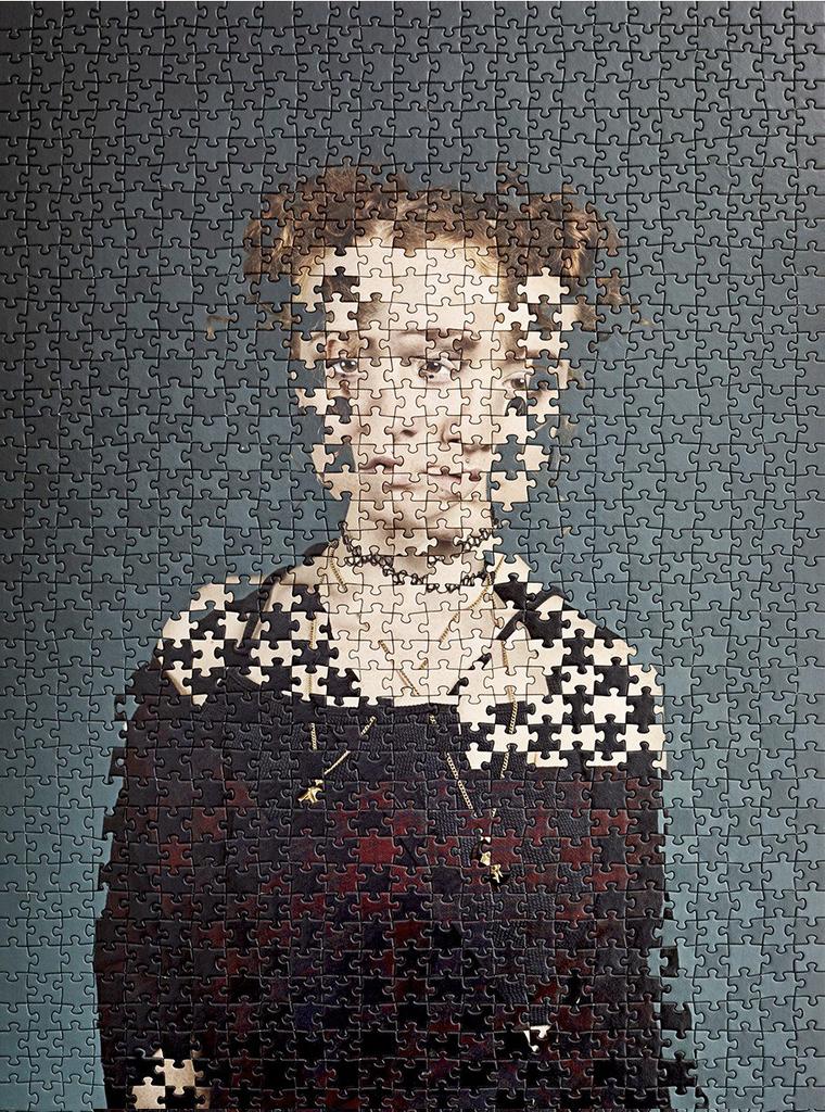 For her project 'Within 15 Minutes', artist Alma Haser made identical jigsaw puzzles out of portraits she’d taken of identical twins and then swapped every other piece when putting them together, creating fragmented portraits #WomensArt
