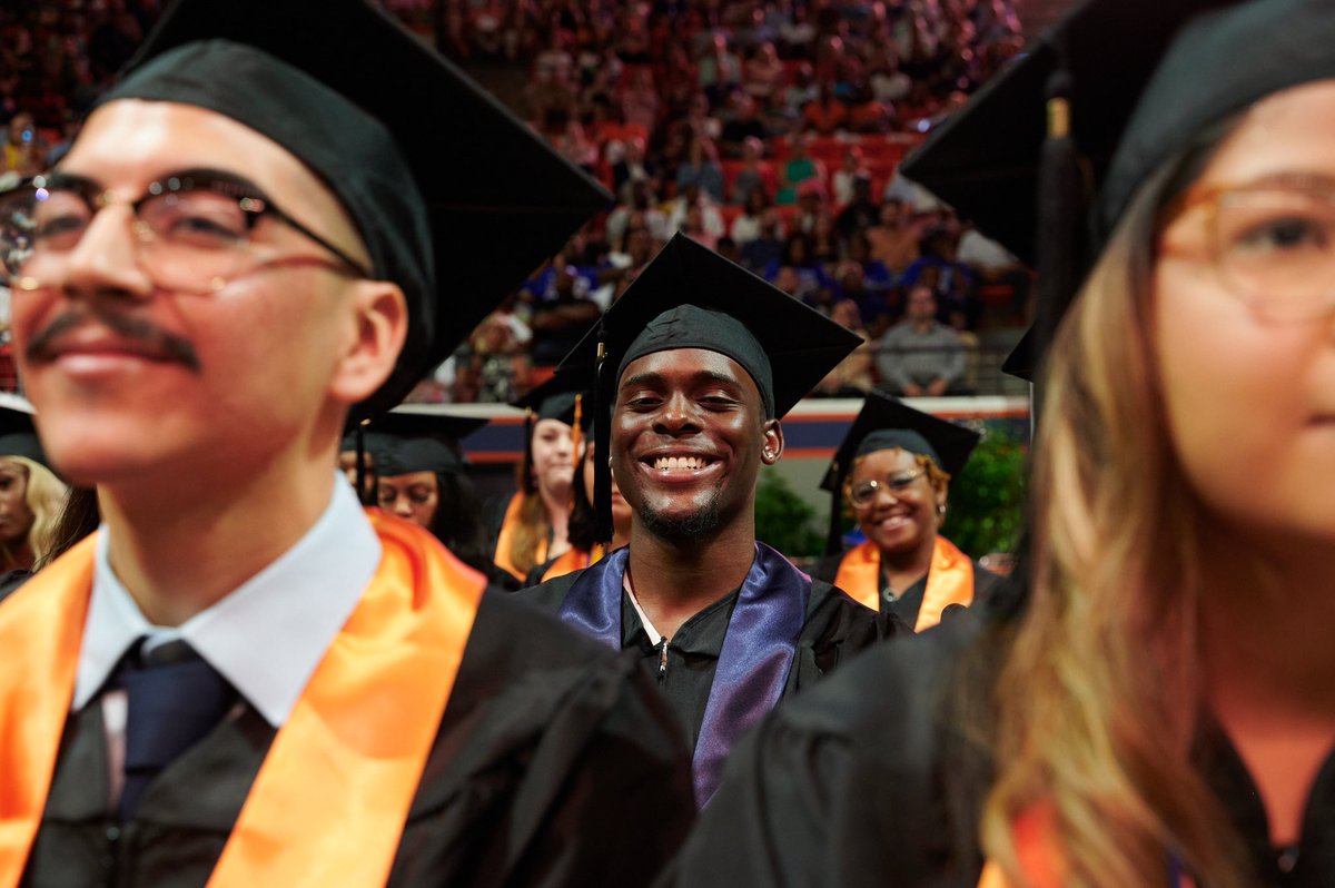 SamHoustonState's tweet photo. Is it hot in here or is it just our newest #SHSUAlumni? 🔥😎 

Congratulations to all our graduates, we can’t wait to see what you do next! 🎓🎉 https://t.co/SsyH9XdChE