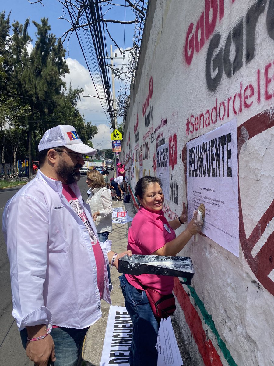 ValientaMx's tweet photo. —Aún tenemos el derecho de hacer lo que debemos🪧 #Denuncia no normalicemos lo que es #ilegal 👉La #ilegalidad es una #amenaza, afecta la #convivencia y la #paz 🛑 “Leyes hay, lo que falta es #justicia”#ClausuraCiudadana @INEMexico #México🇲🇽 #METACiudadana✅ @FCN_mx https://t.co/BCQV1TvyrI