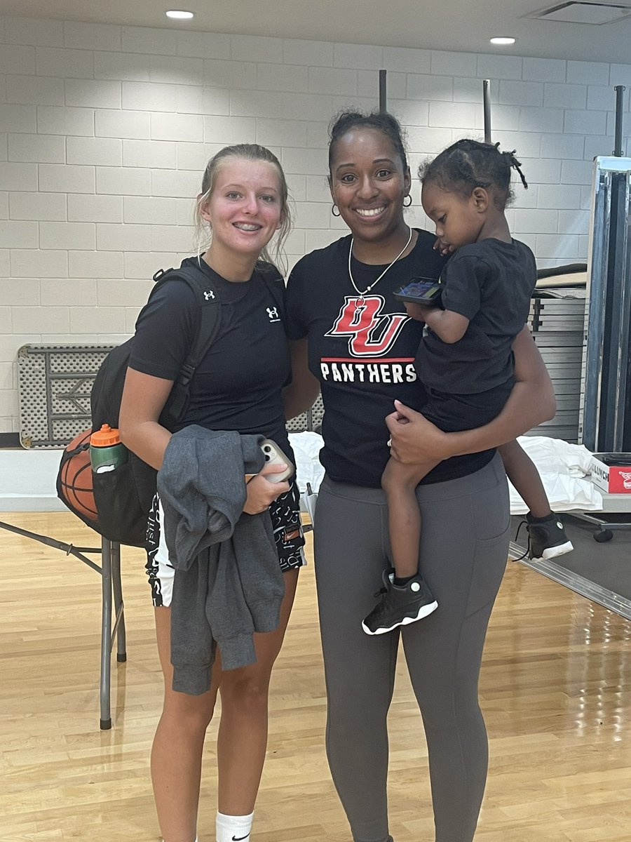 McKenzeeT24's tweet photo. Had a great time at Davenport University today. Thank you coach @DU_CoachSanders for providing this opportunity to learn from and play with your team. https://t.co/Z6RJHqzwbQ