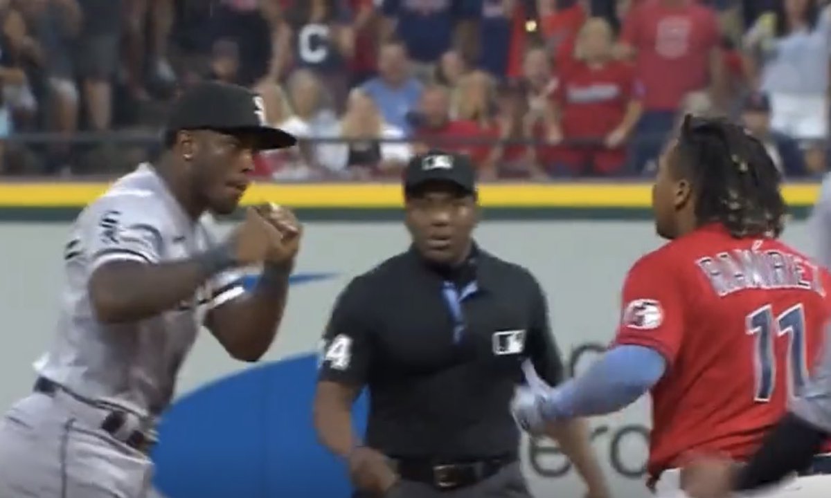 Mr. Moon tweet media