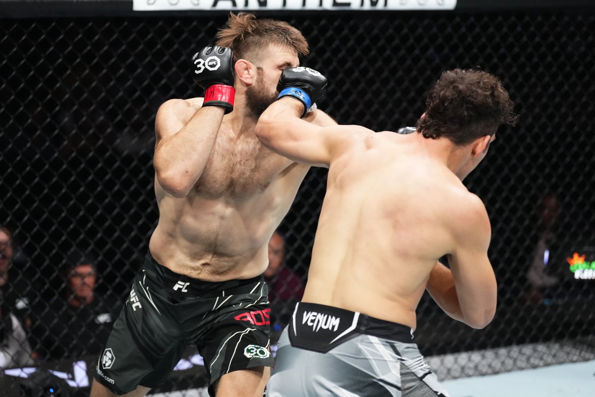 ufc's tweet photo. Big boys are SWINGING 👊 #UFCNashville https://t.co/mQEhYS9Wb9