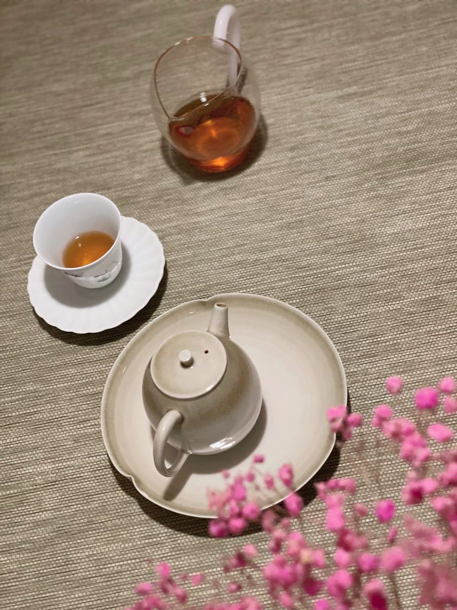 Sunny66Sun's tweet photo. In the realm of enchantment, where pages turn and thoughts unfurl, I immerse myself in tales spun by brilliant minds. With a cup of tea as my companion, time slips away as imagination takes flight. ..
#BookishBliss #TeaTimeEscape #ImaginationUnbound https://t.co/lBkC4dOS07
