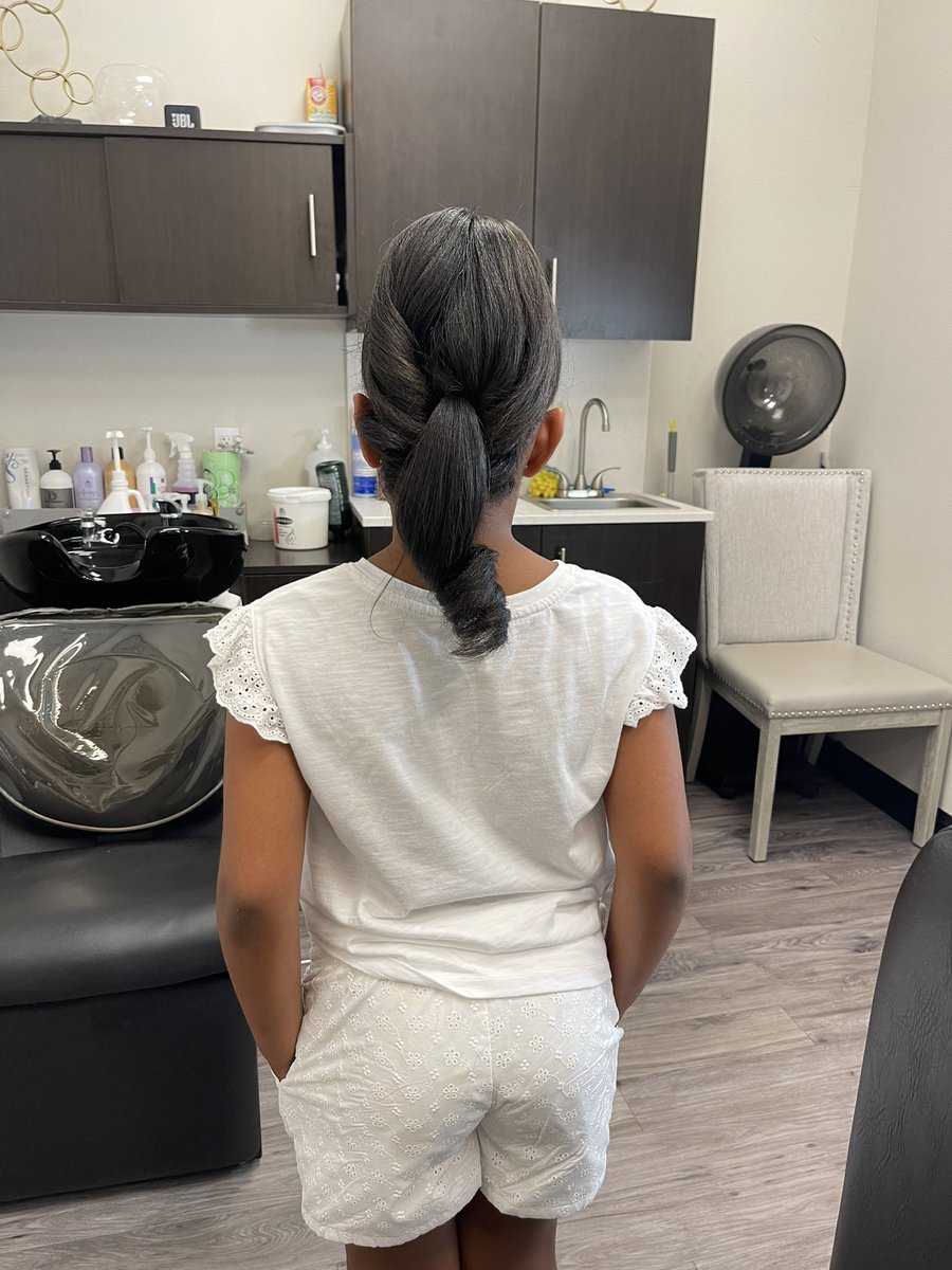 erickallen's tweet image. Today my baby got her first big girl hairstyle. 😢 #ToFast