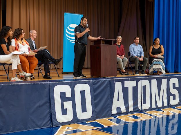 We maybe many Atoms but one big Syracuse Family! Thanks to <a href="/ATT/">AT&T</a>  sponsoring  digital ambassadors program partnering  with <a href="/SyracuseUniv/">@SyracuseUniv</a> <a href="/tech4kidz/">Pamela Puri</a> &amp; <a href="/SyracuseAcademy/">Syracuse Academy of Science</a> to serve Syracuse children. Thanks to our great community leaders who support all children