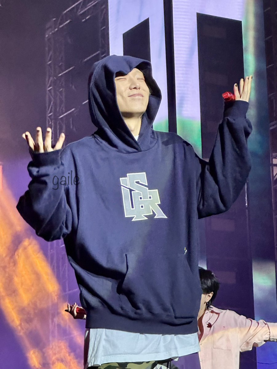 bobbyxhanbin_'s tweet photo. bobby’s precious eye smile 🤍

#iKON_TAKEOFFinManila https://t.co/FUO4WHZyqK