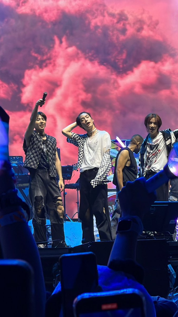 txtarchivee's tweet photo. HELLO THIS IS TXT 

#TXTPALOOZA #Lollapalooza 
#TOMORROW_X_TOGETHER
@TXT_members @TXT_bighit https://t.co/v4uGktu95i