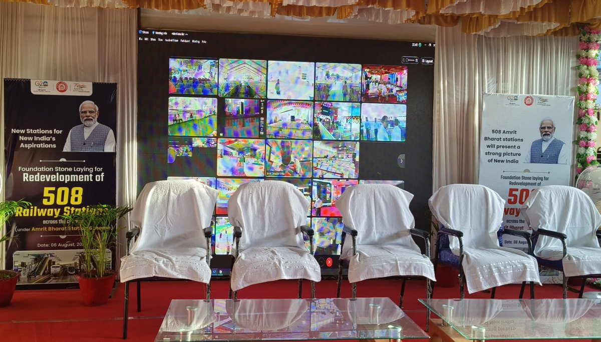 drm_tvc's tweet photo. All set for a monumental moment! 🚂🛤️ Joining hands for progress, as PM Shri Narendra Modi prepares to lay the foundation stone for Nagercoil Junction's transformation under #AmritBharatStationScheme. Nationwide  507 stations get a new lease of life, all via virtual unity. https://t.co/WoAaWrSqdP