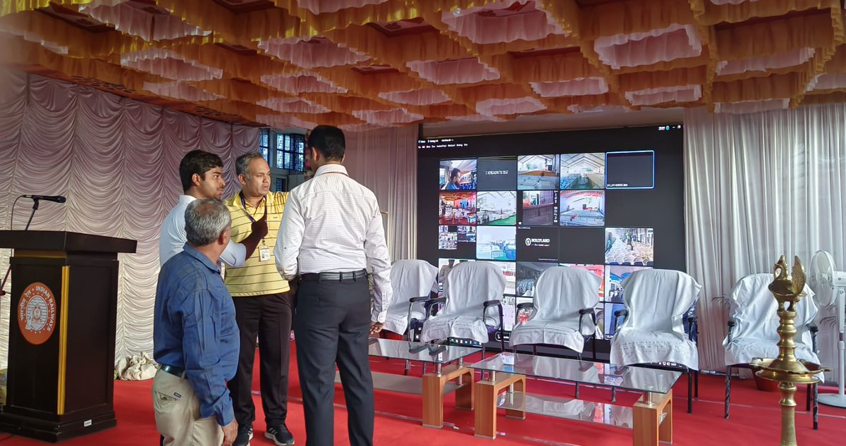 drm_tvc's tweet photo. All set for a monumental moment! 🚂🛤️ Joining hands for progress, as PM Shri Narendra Modi prepares to lay the foundation stone for Nagercoil Junction's transformation under #AmritBharatStationScheme. Nationwide  507 stations get a new lease of life, all via virtual unity. https://t.co/WoAaWrSqdP