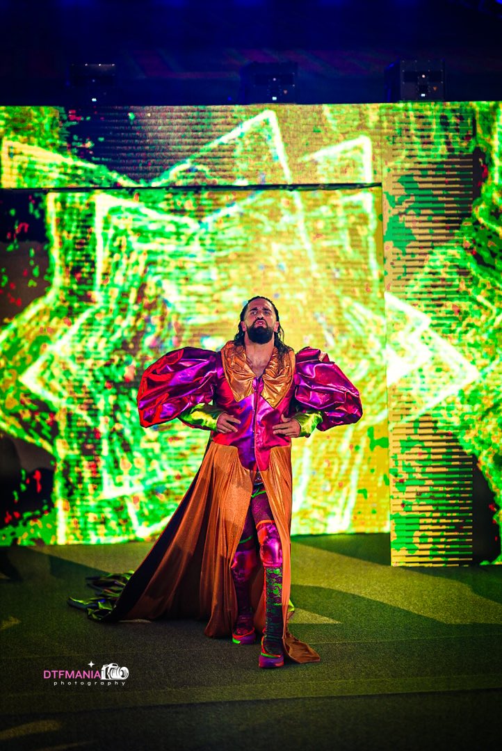 DtfMania's tweet photo. SETH 🎀

 @WWERollins #SummerSlam https://t.co/78HBFOJ3bq