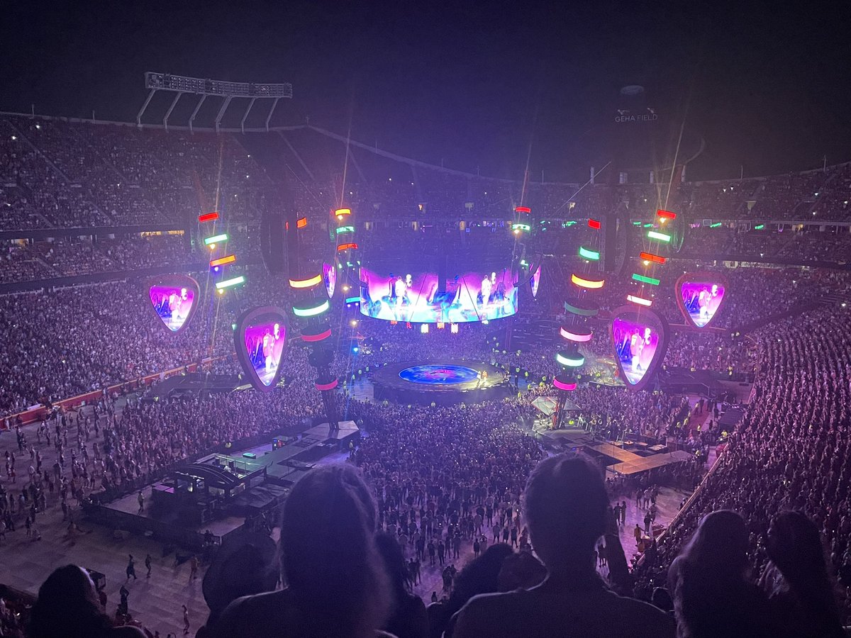 kcconcerts's tweet image. Hanging with @edsheeran at Arrowhead tonight. Great night out here. #kcconcerts
