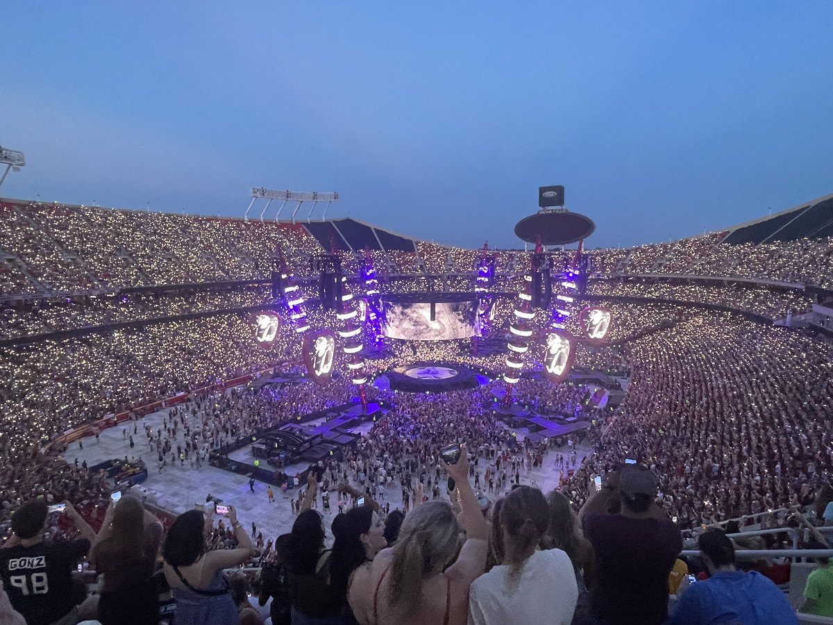 kcconcerts's tweet image. Hanging with @edsheeran at Arrowhead tonight. Great night out here. #kcconcerts