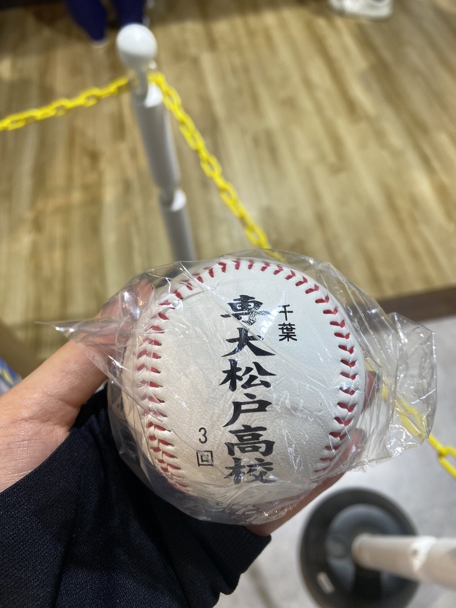 duffy_oswald's tweet photo. ボール買いに来ました！ https://t.co/o1UpVHhNNB