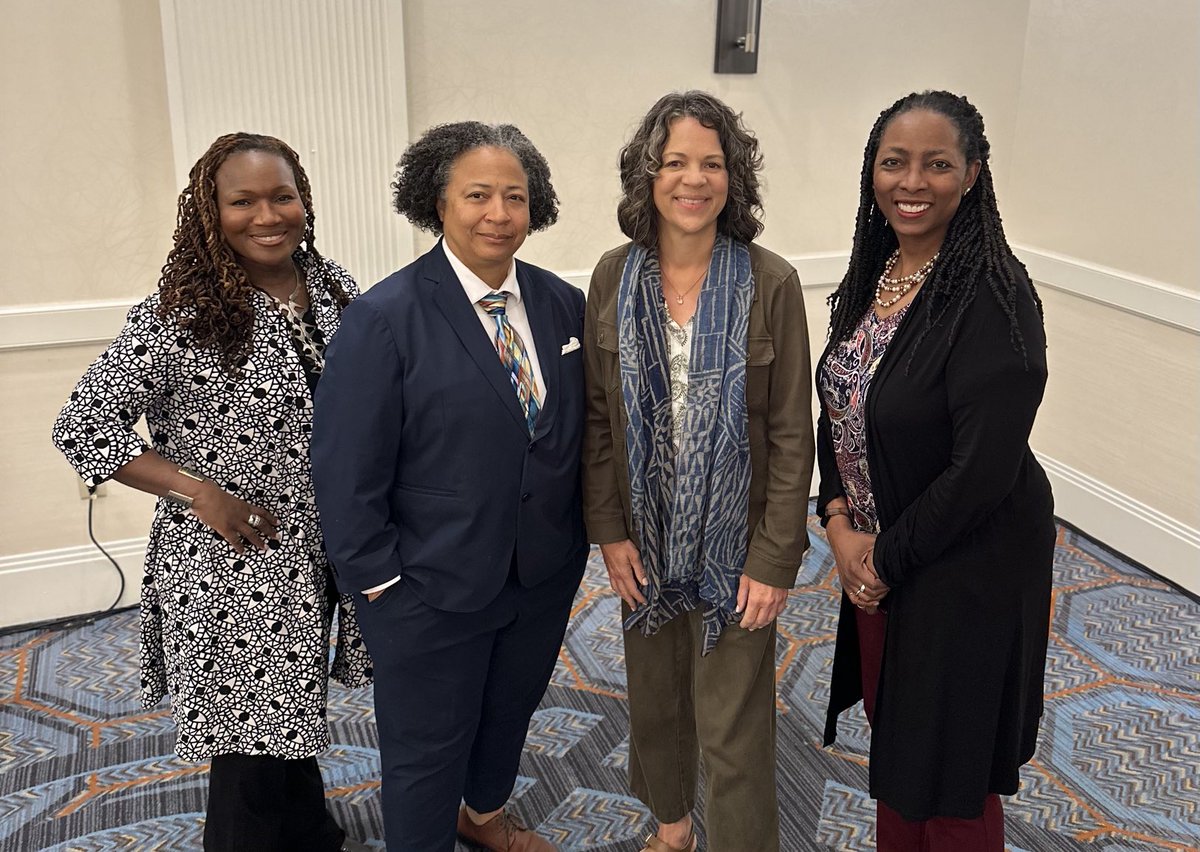FamilydocR's tweet photo. Inspired 🌺👏🌸❤️👊🏼☀️by dedicated Family Medicine Leaders making an impact. #FMLC #FamilyMedicine ⁦@tilimd⁩ ⁦@DrAAndersonMD⁩⁦@reneecrichlowMD⁩ https://t.co/i08cli9bHQ