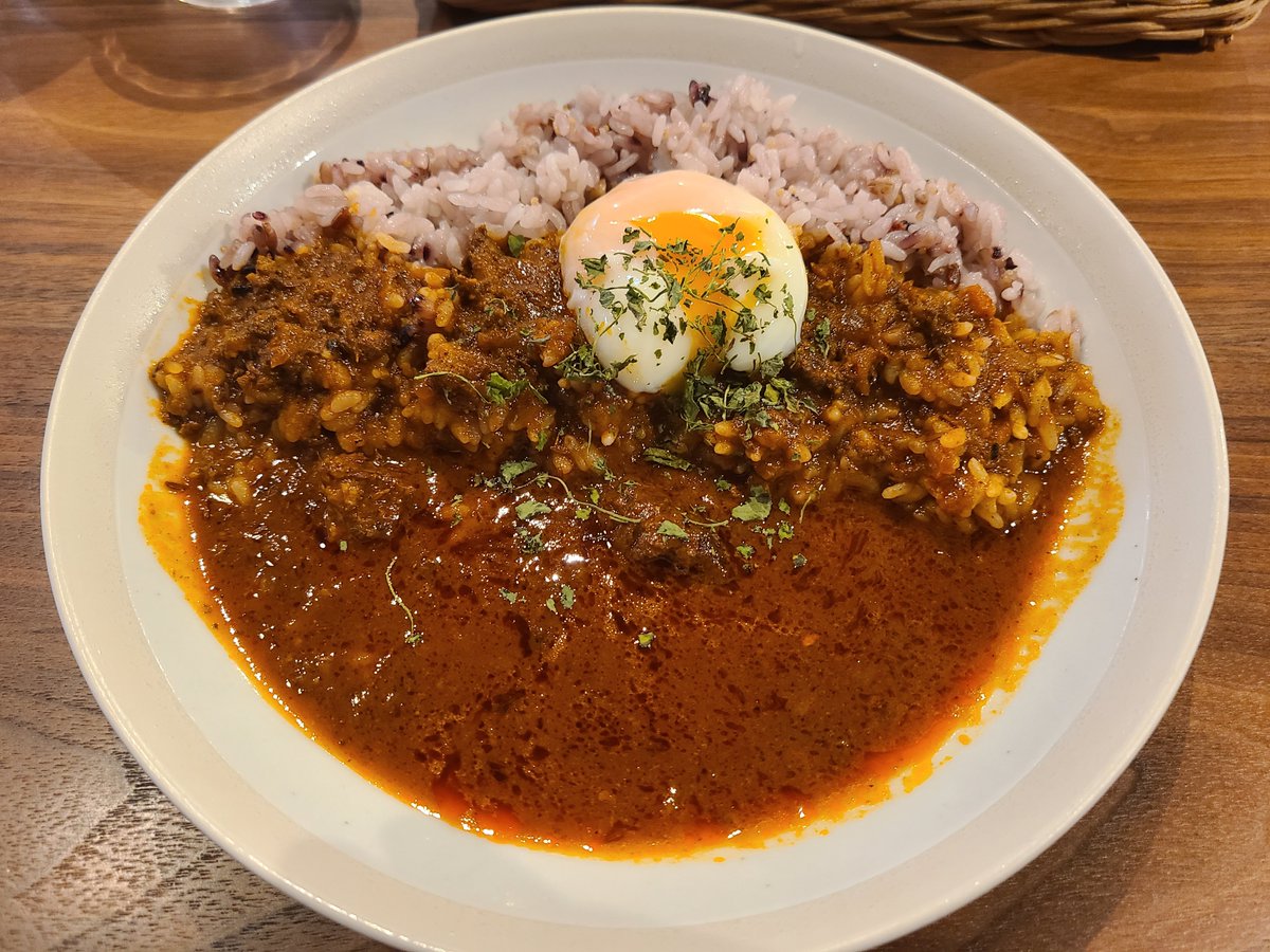 t_bx20's tweet photo. 京都着いたのでキーマカレーと10分モンブラン🍴🙏 https://t.co/LBykJO43Jw