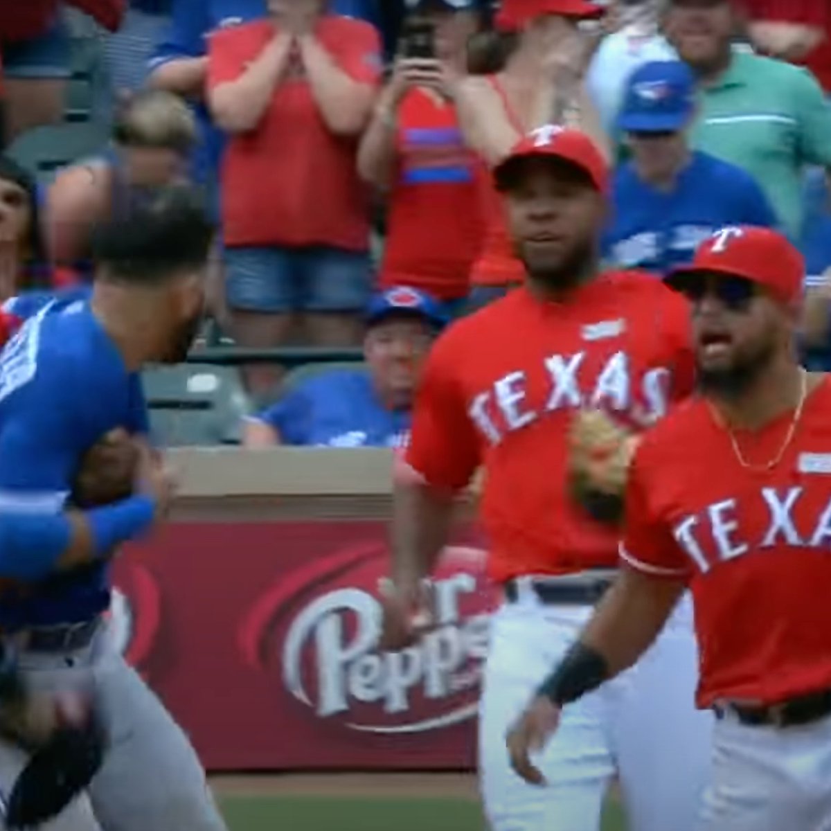 DannyVietti's tweet image. Elvis Andrus needs new friends