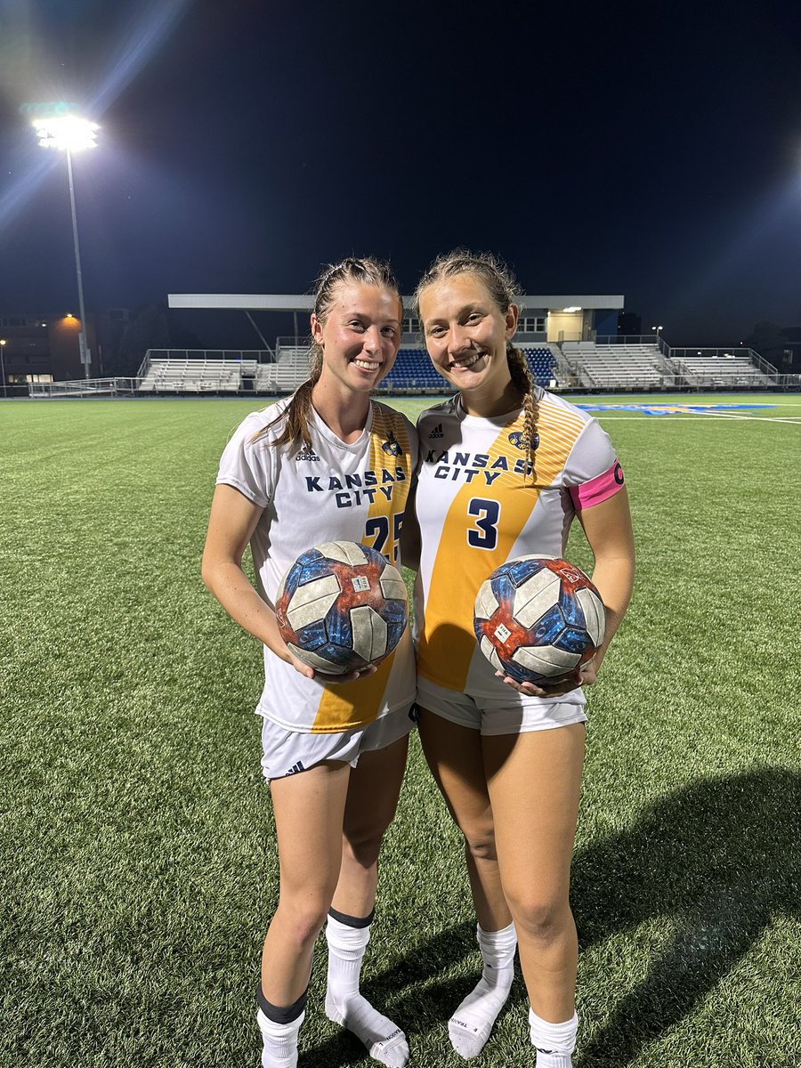 KCRoosWSoccer's tweet image. 𝙁𝙞𝙧𝙨𝙩 𝙉𝙞𝙜𝙝𝙩 𝙊𝙪𝙩 with the 𝑾.

𝗚𝗼𝗮𝗹𝘀: 
Meg White ⚽️
Anna Jennings ⚽️

𝗛𝗲𝗮𝗿𝘁 &amp;amp; 𝗦𝗼𝘂𝗹:
Sydney Maddox 👏

𝗚𝗿𝗶𝘁𝘁𝘆 𝗥𝗼𝗼:
Sophia Smith 💪 

𝗦𝗵𝘂𝘁𝗼𝘂𝘁:
Riley Moore
Mak Caldwell
Cree Stewart 

#KCROOS #ROOUP