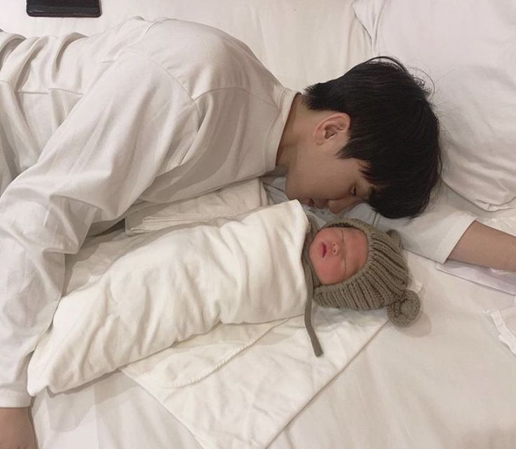 Habis pada sarapan dan akhir nya sama sama bobo🤗🤗💗💗

Selamat istirahat dunia ku🤗💗