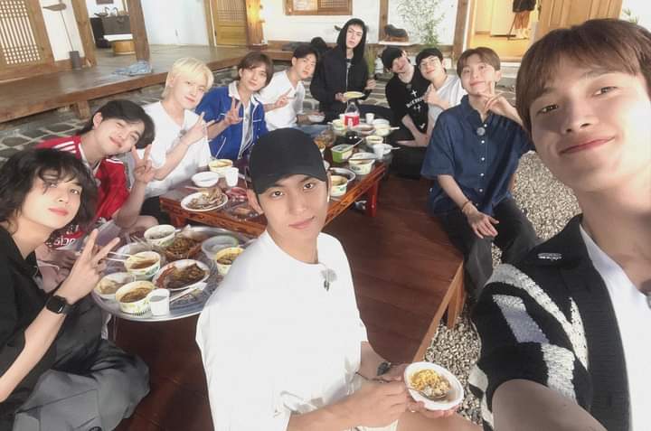 sczite's tweet image. ୨୧˚ 나의 위안 세븐틴 ❤️‍   ˒ ☆