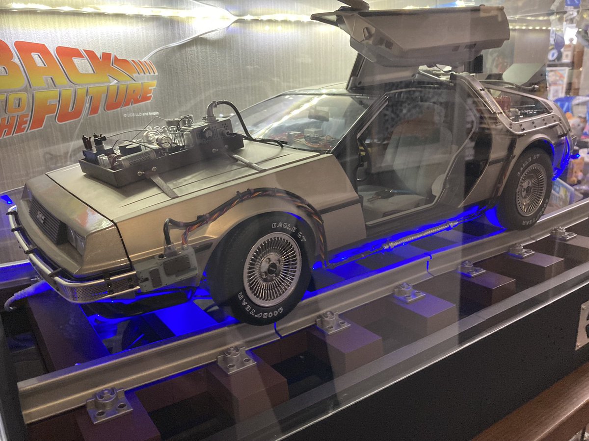 ついでにほかのコレクションも見せられた。写真はその一部。3枚目の