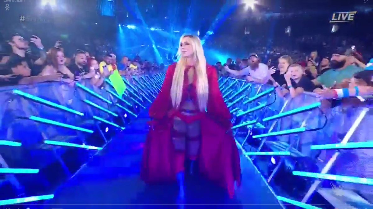CFlairdotcom's tweet photo. #CharlotteFlair #TheQueen #WWE #Summerslam https://t.co/qxgkZods70