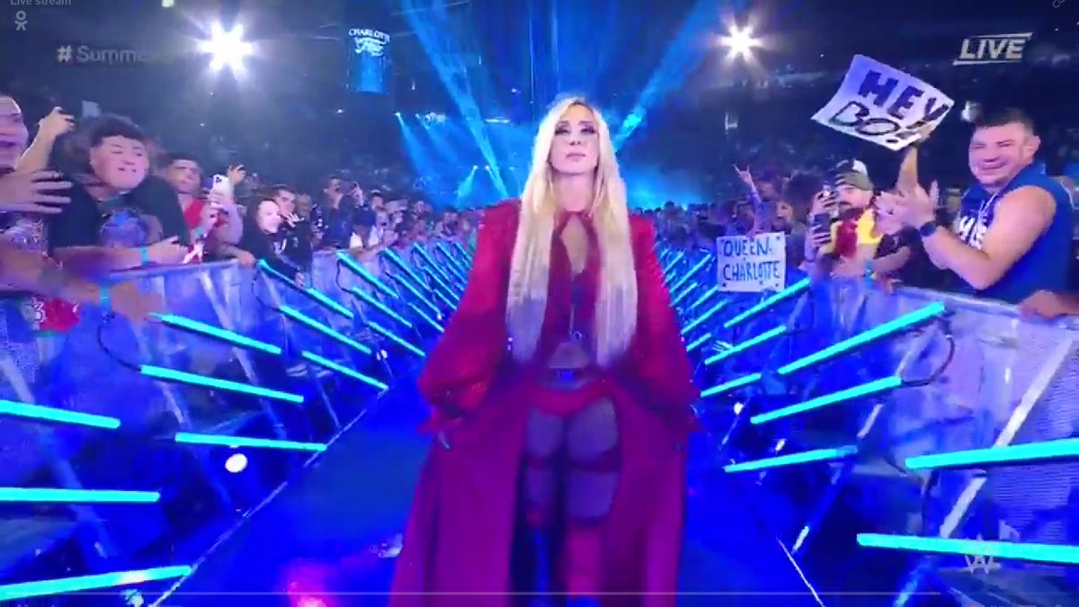 CFlairdotcom's tweet photo. #CharlotteFlair #TheQueen #WWE #Summerslam https://t.co/qxgkZods70