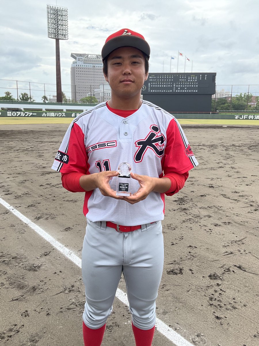 JABA_kyushu's tweet photo. 最高殊勲選手賞、首位打者賞はビッグ開発BCの吉浜稜人内野手（15打席10打数7安打　打率.700）がW受賞！
敢闘賞は九州総合スポーツカレッジの島袋優汰投手が受賞しました。おめでとうございます！
https://t.co/zBK2lTXS8s

#社会人野球
#JABA九州 https://t.co/ZKOvfDyQBE