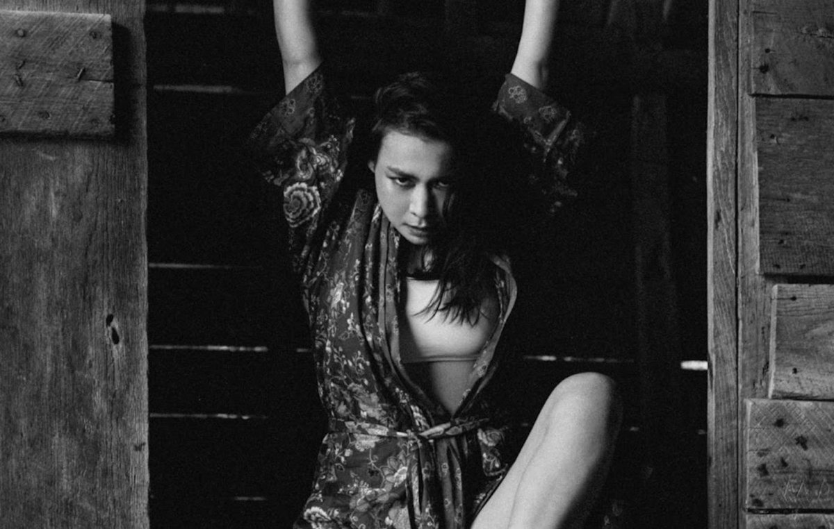 mitskithoughts's tweet image. we are 40 days away from mitski's new album "The Land Is Inhospitable And So Are We", but she already decided to let us know what the album is going to be about by briefly describing most tracks on her bandcamp page — a thread: