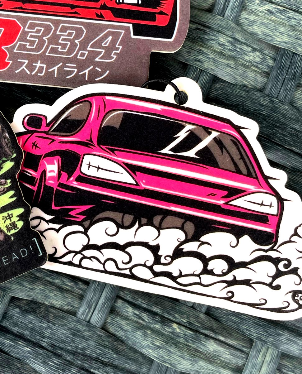 dafskiofficial's tweet image. This "DRIFT SMOKE" air freshener is included in the Dafski x Sammit collab "SAMMIT 3 PACK"!!! 👏🏼💗💨 It looks A-W-E-S-O-M-E &amp;amp; features an amazing authentic JDM Squash scent! 👻 Add this item to your cart now at ☆ l8r.it/Lcqg!! ☆ #dafski #sammit #collab #airfreshener
