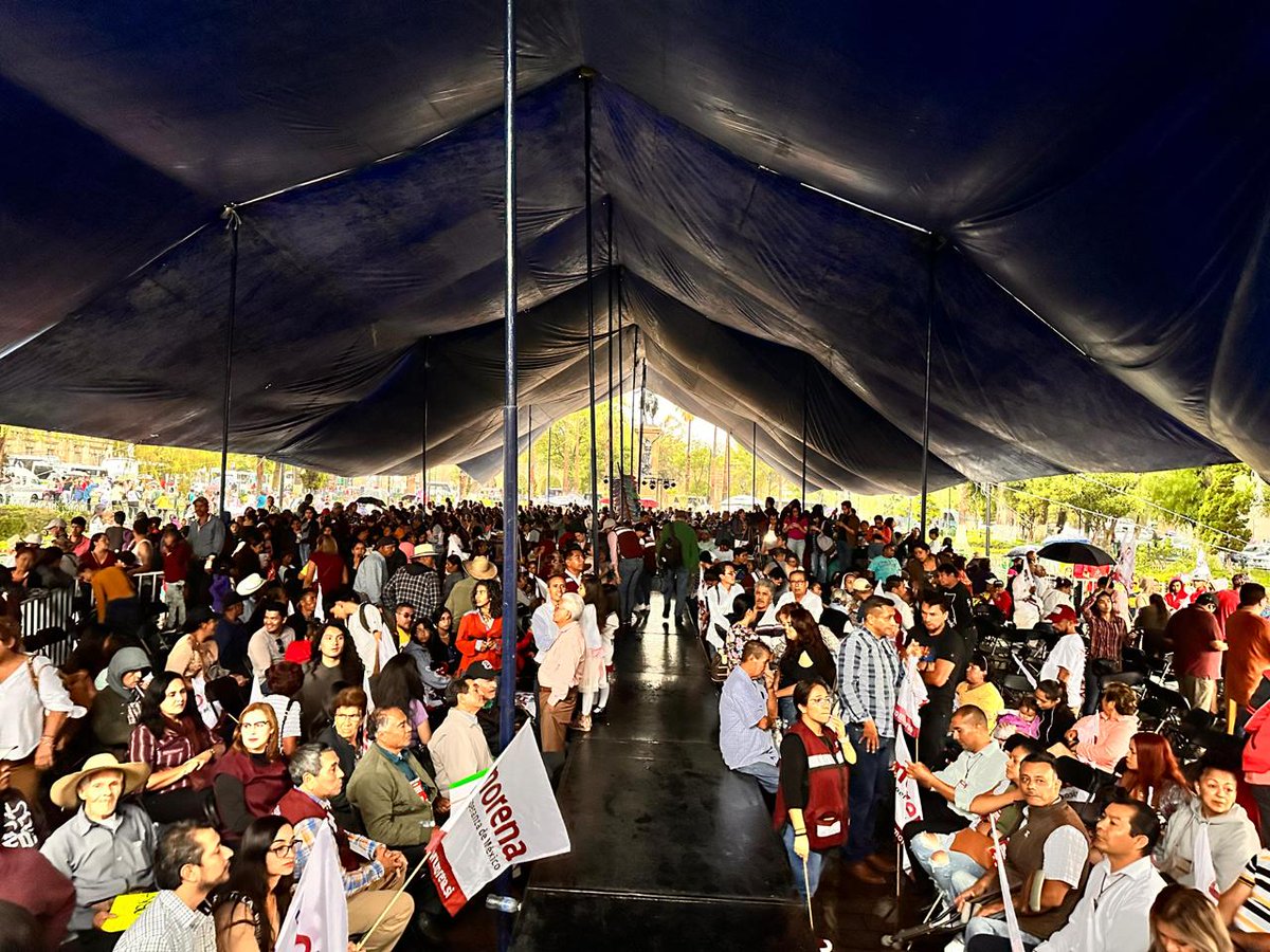 En Morelia, el cielo nos saludó con una hermosa tarde lluviosa, en la que nos reencontramos con nuestras compañeras y compañeros.

Nuestros corazones desbordan en agradecimiento para el pueblo michoacano: pronto volveremos para seguir construyendo la Cuarta Transformación.

¡Viva