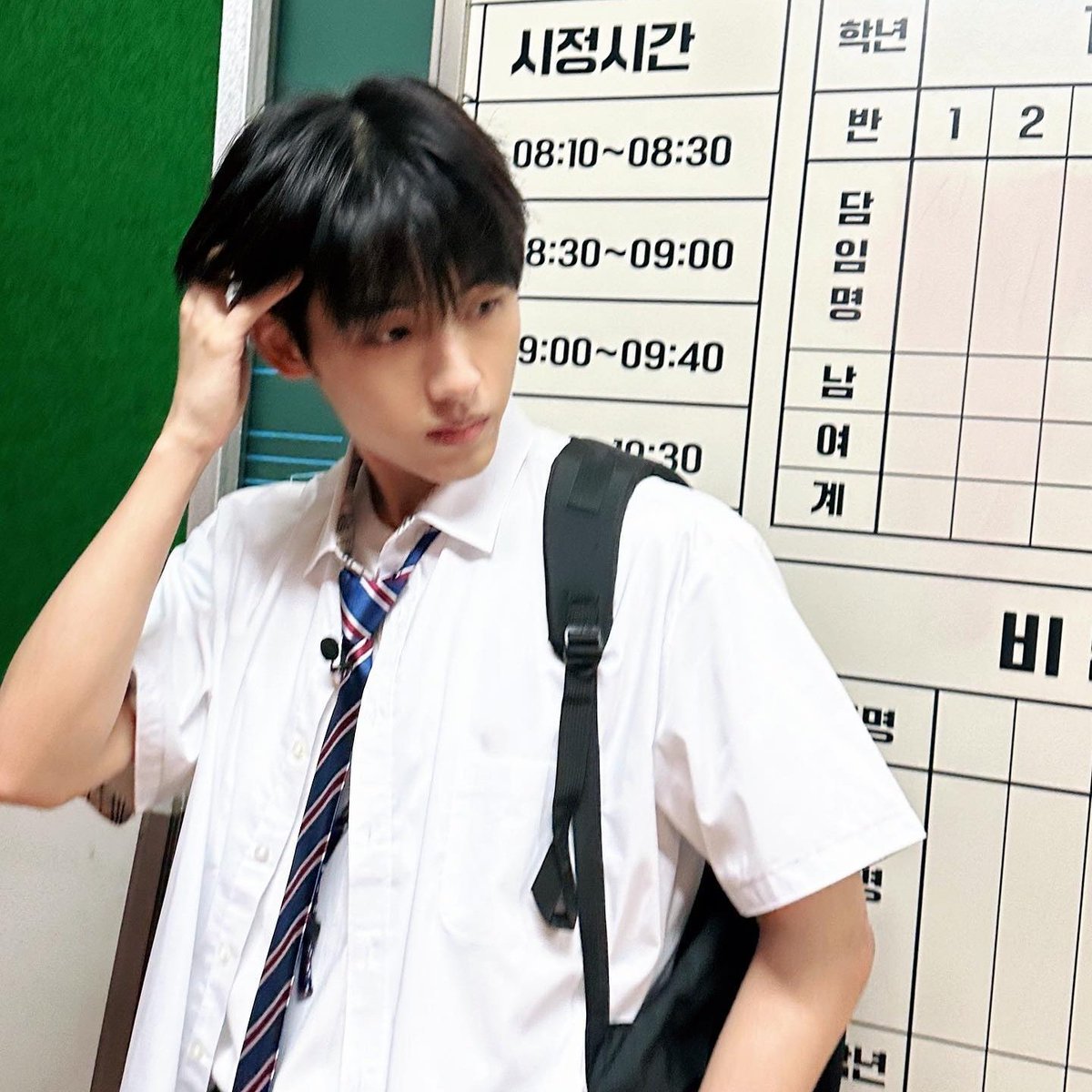 baeyubwin's tweet photo. #bluepearly

Ngeliat mereka kaya gini berasa kaya ketos cewek yang menang vote karena cantik jadi kerjaannya haha hihi doang, sama sekretaris rajin yang suka riweh sendiri nyariin ketosnya yang suka ilang nggak tau kemana wkwkwk🤣 https://t.co/uWnVJ01MXP