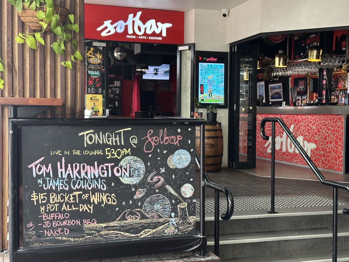 andyjhutch's tweet image. G’day ⁦@CouncilSCC⁩ ! ⁦@Solbar19⁩ for #weekendwinddown … #buffalowings kick proper! ⁦@sunshinecoastoz⁩ ⁦@MySunshineCoast⁩