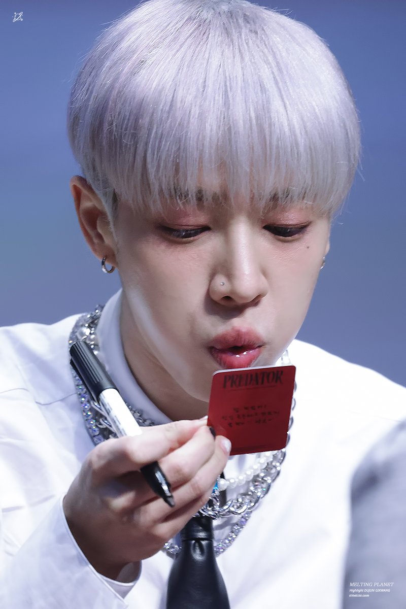 melting_planet's tweet photo. [UPDATE] 230429 이기광 정규 1집 프레데터 DMC 뮤직 팬싸인회 <1> *45pic
걍 얼굴 대잔치벌임 😍
📎https://t.co/fip92fiVha
#이기광 #기광 #하이라이트 #LEEGIKWANG #GIKWANG #HIGHLIGHT #PREDATOR #프레데터
@900_330 https://t.co/DfjnWh5iXt