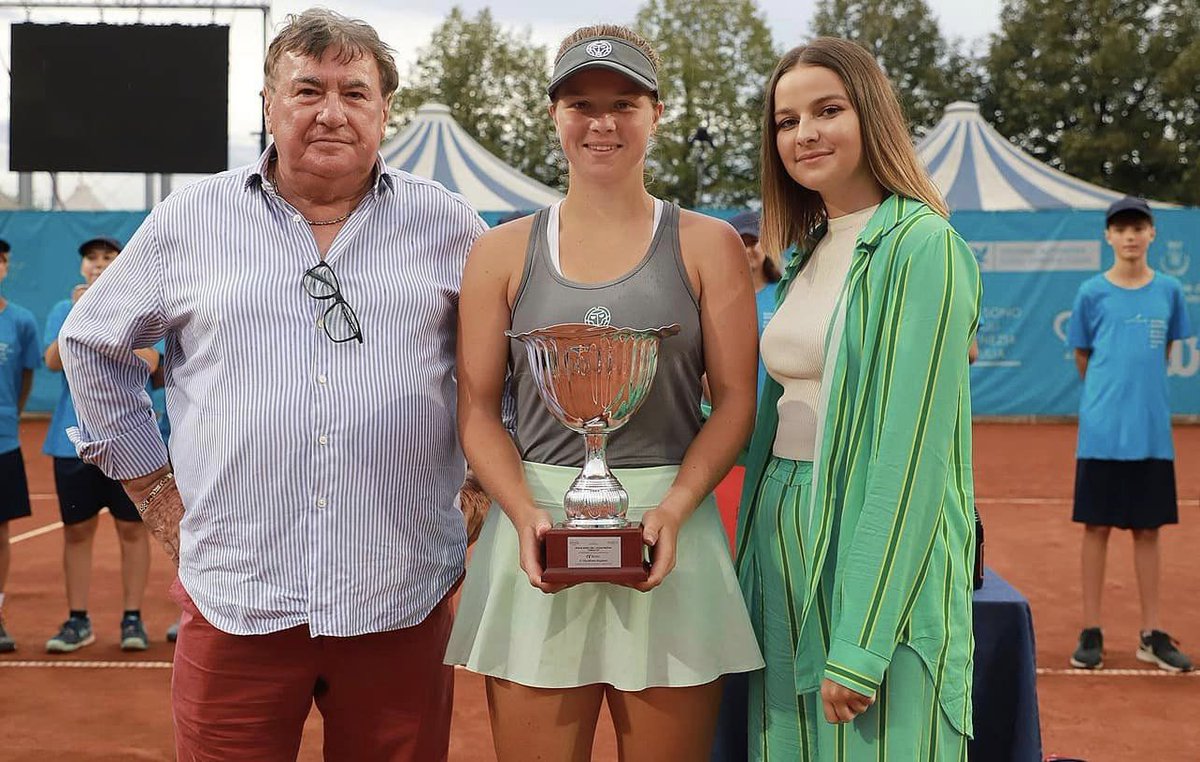Not_Esportivas's tweet photo. ITF!
Parabéns a tenista campeã a eslovena Veronika Erjavec (🇸🇮) que conquistou o @worldtennis de W60 de Cordenons na Itália, conquistando assim o terceiro titulo de ITF na carreira
#ITFWorldTennisTour #ITFtennis #Cordenons #TennisCup #SerenaWines1881 #Eurosporting #VeronikaErjavec https://t.co/bcJYxD0Mi3