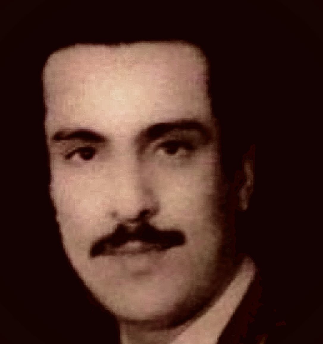 يا عـزيز النـفس في عـزك نشيت
دام رأسك يالحشيم ابن الحشام

سـيدي يـاكـثر ما قـلت و وفـيت
صـامـل الـوقفه إلى ثـار العـسام

عبدالله