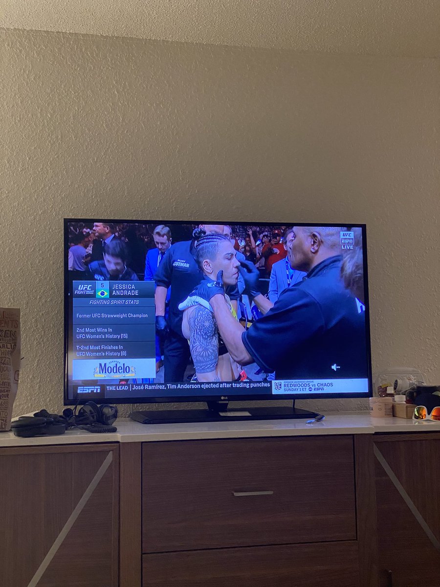 So good to watch a @ufc US card at a respectable time (I’m in Milwaukee) 😍