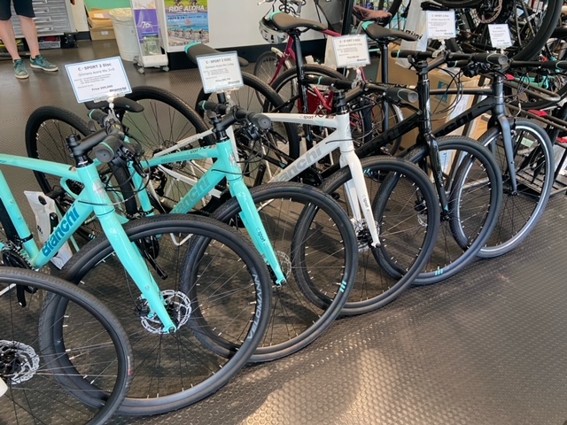 Omiya1885's tweet photo. 【ビアンキバイクストア大宮】

C-sportシリーズ
太めのタイヤが採用された街乗り特化の車体です。
店頭在庫残りわずか
当日納車可能な車体もありますのでお探しの方はお早めにどうぞ！！

＃ビアンキ　＃Bianchi　＃さいたま　＃スポーツ https://t.co/Rj0x9pyp4h