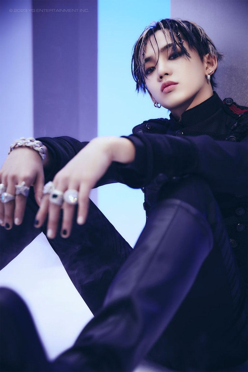 hyfnsuk's tweet photo. He was just sitting there, nonchalantly displaying his rings and earrings. The intensity of his stare conceals several inquiries in which you must be prepared to answer. A modern style for his locks gives an element of mystery to his appearance. https://t.co/xNCPougnCF