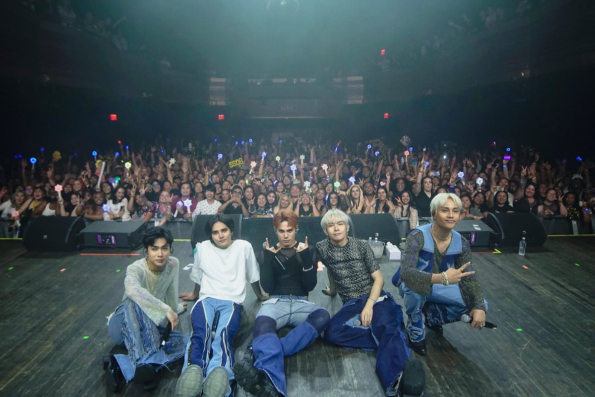 ⚠️ PAGTATAG! World Tour New York

Hope y'all had fun because we definitely did!
Thank you so much for your never-ending support, A'TIN! 
'Til next time! 💙

#PAGTATAG #PAGTATAG
#SB19PAGTATAG
#PAGTATAGWorldTour #PAGTATAGWorldTourNewYork