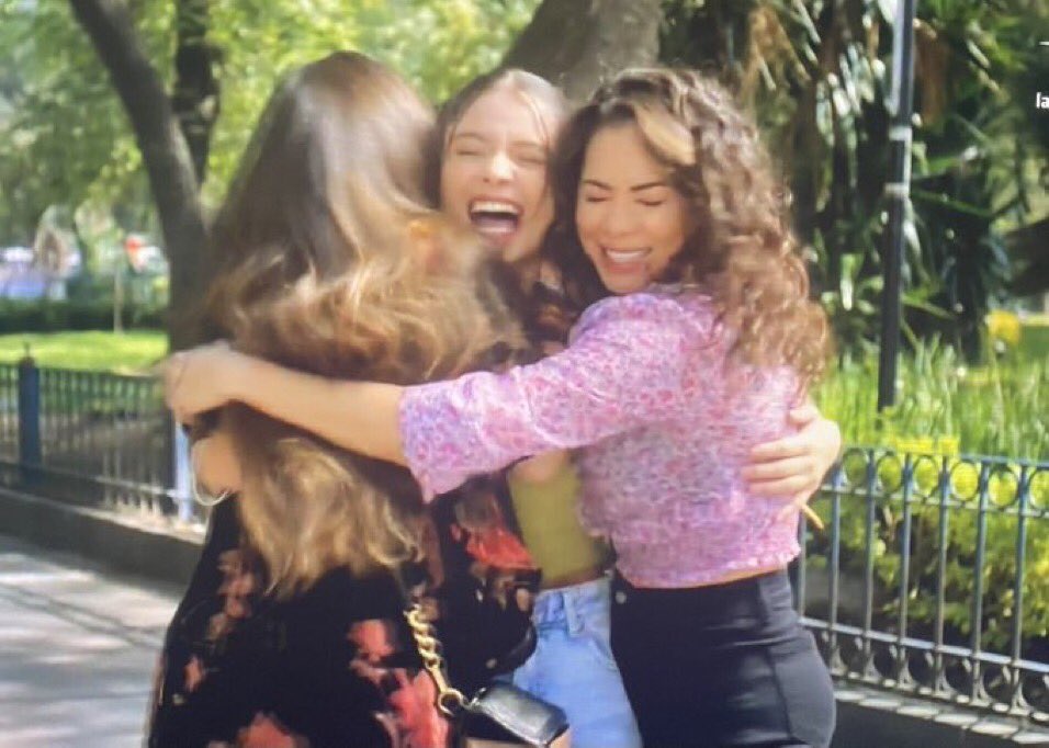 MariaEs80695177's tweet photo. Extraño este trío #Emilia,#Ticha y #Gina y extraño #PiensoEnTi 🥺🥺
#DulceMaria #arianasaavedra #loregraniewicz 🤧 https://t.co/hcNHiItMRS