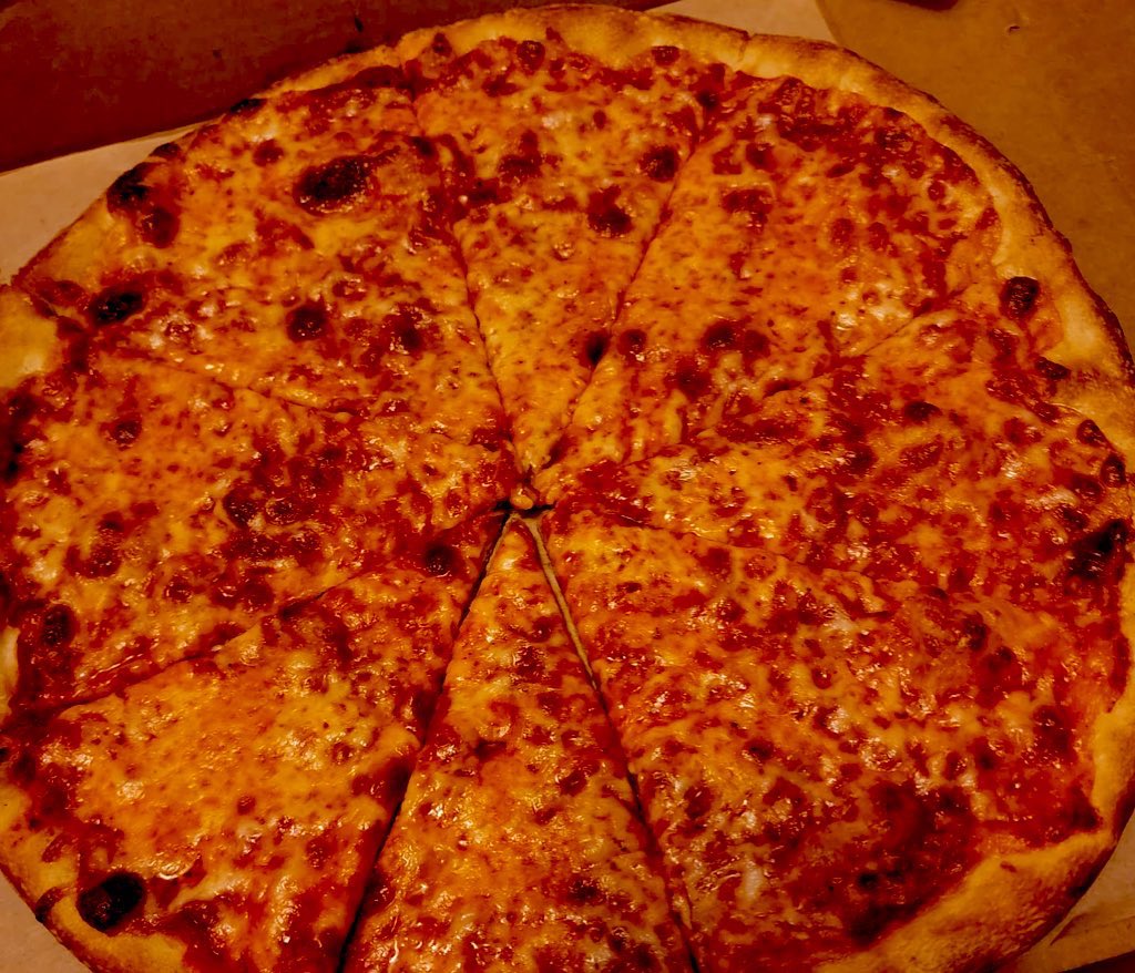 Pizza night 🍕🍕🍕

#pizza #SaturdayFeeling #NFT #nftwitches